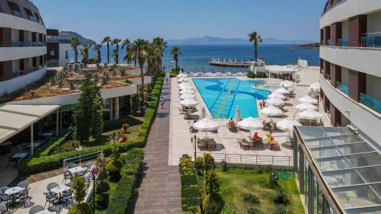 AZURE BY YELKEN HOTEL Pools & Beach